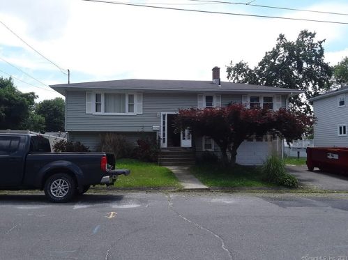 36 Tedesco Dr, Waterbury, CT 06708-4524