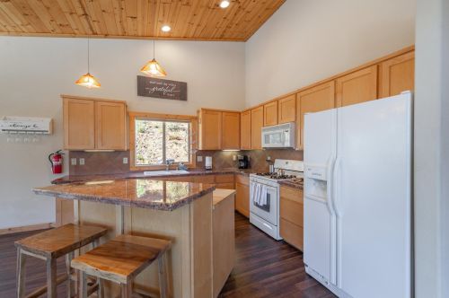 11550 Rhineland Ave, Truckee CA  96161-7070 exterior