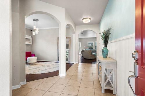 113 Beargrass Dr, Uhland TX  78640-2017 exterior