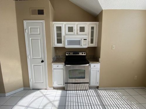 1728 Pacific Pl, Fort Worth TX  76112-4620 exterior