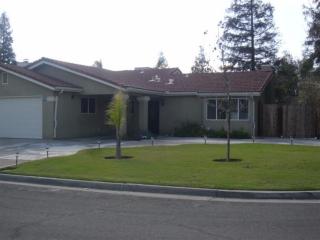 6203 Carica Ave, Fresno, CA 93722-3332