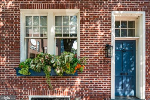 279 5 St, Philadelphia PA 19106-3715 exterior