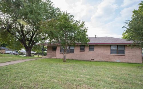 1823 Hood St, Carrollton TX  75006-6066 exterior