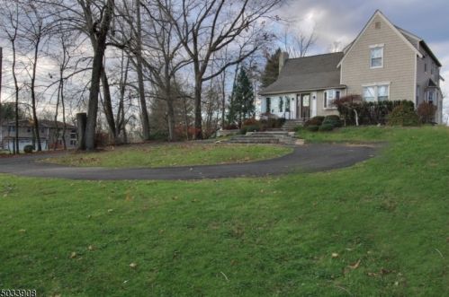 1512 Long Hill Rd, Millington, NJ 07946-1820