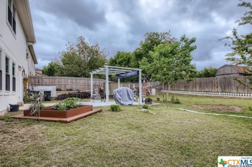 1329 Amberwood Loop, Uhland TX 78640-5515 exterior