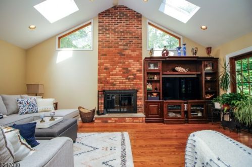 7 Wooded Hl Ln, Dover NJ  07869-3821 exterior