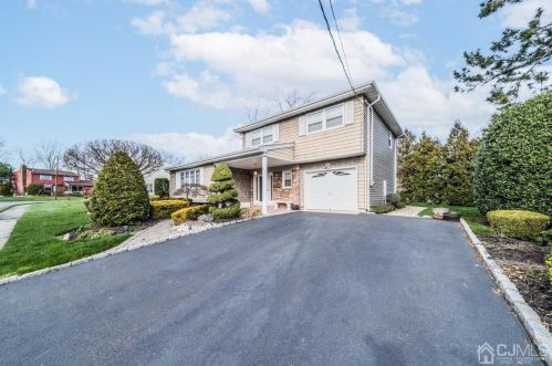 24 Wick Dr, Perth Amboy, NJ 08863-1407