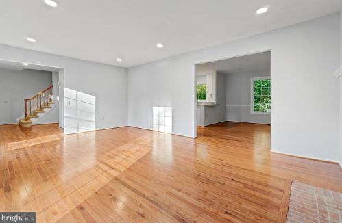 5835 Oakland Park Dr, Springfield VA  22015-2438 exterior