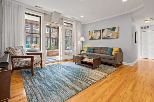 745 Cornelia Ave, Chicago, IL 60657-2418