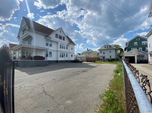 89 Sumter St, Providence, RI 02907-1931