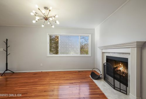 17 Circle Dr, Greenwich CT  06830-6737 exterior