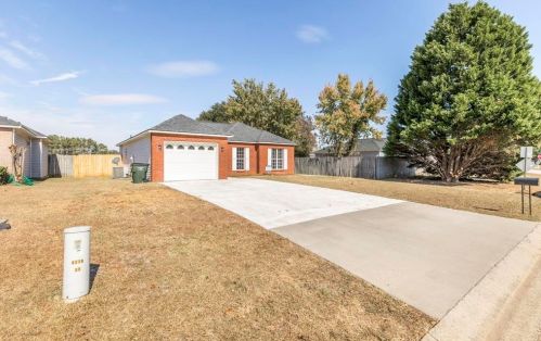 103 Dorothy Ct, Warner Robins, GA 31088-2318