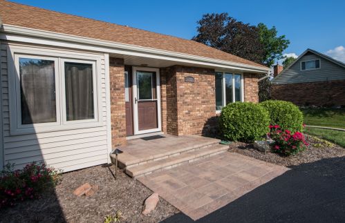 14825 Ridgewood Dr, Oak Forest, IL 60452-1756