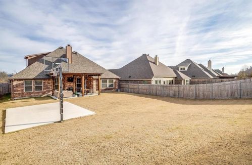 405 Sterling Dr, Fort Worth TX  76126-2461 exterior