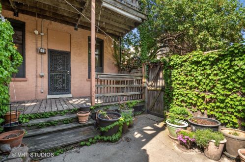 2150 Clifton Ave, Chicago IL  60614-4122 exterior