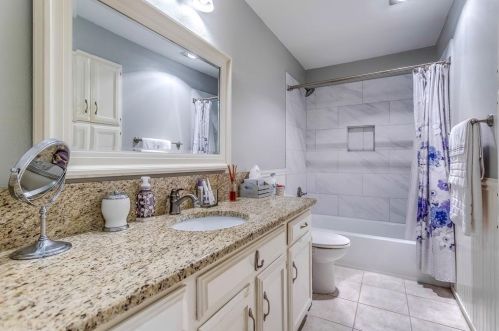 2820 Cliffbrook Dr, Carrollton TX 75007-5709 exterior