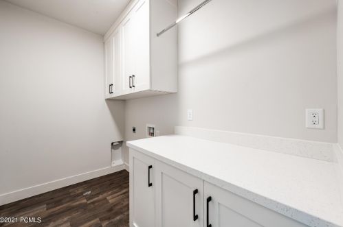 182 Valley View Ave, Hoytsville UT 84017-5533 exterior