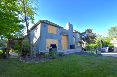 855 Hatte Gray Ct, Glendale Heights, IL 60137-3207