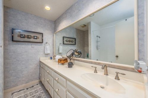 16314 Amberwood Rd, Dallas TX  75248-2814 exterior