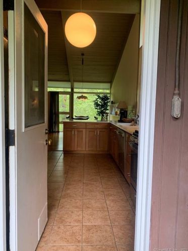 29 Chicken St, Wilton CT  06897-1807 exterior