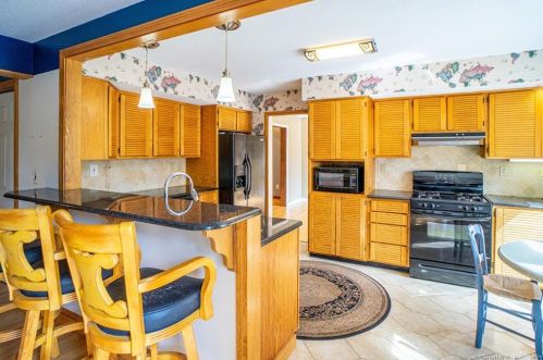 48 Casner Dr, Kensington, CT 06037-3007