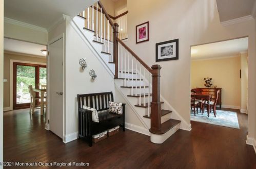 5 Bromley Ln, Middletown, NJ 07748-2419