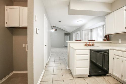 6900 Penhurst Dr, Fort Worth TX 76133-6422 exterior