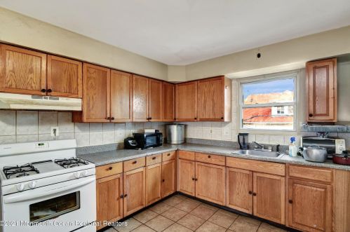 1105 Comstock St, Tinton Falls NJ 07712-5815 exterior