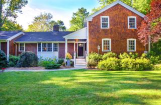 151 Scarlet Oak Dr, Wilton CT  06897-1016 exterior