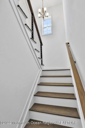 2 River St, Tinton Falls NJ 07701-1324 exterior