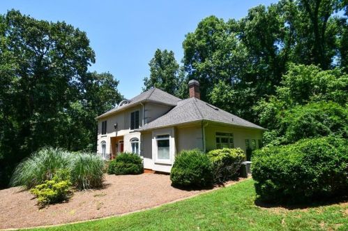 28 Club Dr, Gainesville, GA 30506-1763