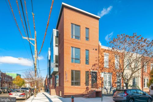2457 Carpenter St, Philadelphia PA  19146-2417 exterior