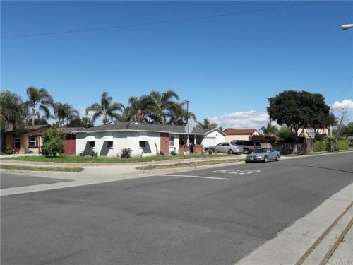 9475 Van Ruiten St, Bellflower, CA 90706-2252
