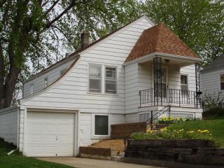 4838 William St, Omaha, NE 68106-2536