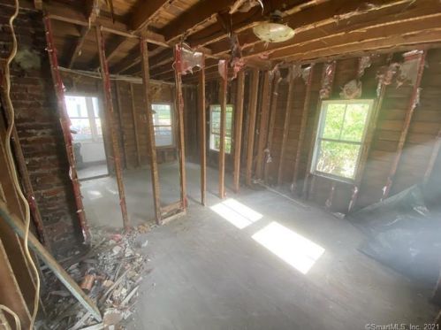 80 Mortimer St, Torrington, CT 06790-6818