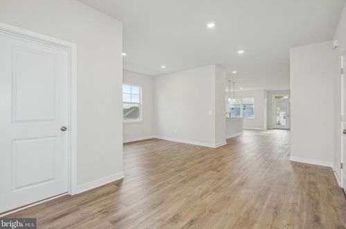 955 Lexington Ct, Charles Town, WV 25414-5038