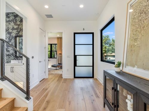 6001 Eureka Dr, Austin TX  78745-2962 exterior