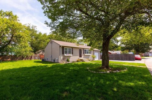 23 Kenway Ave, Warwick, RI 02889-9504