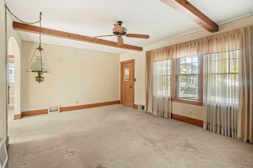 520 Linden St, Crete, IL 60417-2114