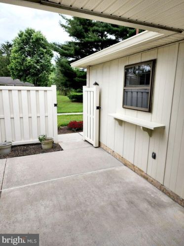 50 Valleybrook Dr, Lancaster PA  17601-4612 exterior