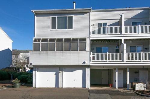 75 Staffordshire Commons Dr, Wallingford, CT 06492-1757
