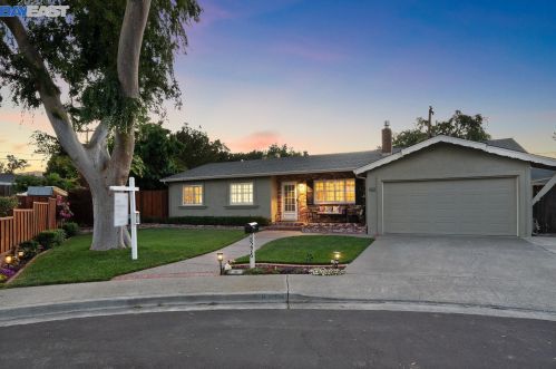 8276 Wexford Ct, Pleasanton, CA 94568-1548