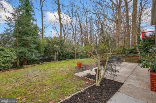 1253 Cresthaven Dr, Silver Spring MD 20903-1107 exterior