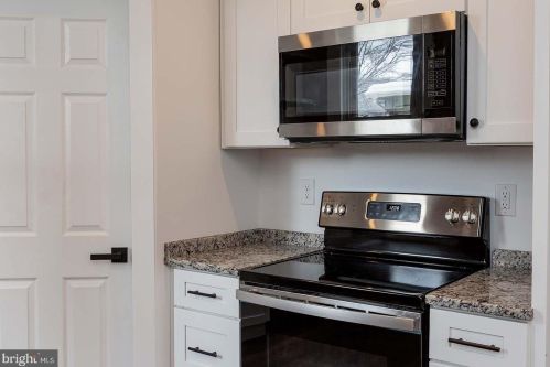 535 Strawberry St, Lancaster PA  17602-4466 exterior