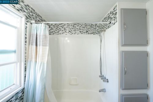 2210 Dalis Dr, Concord, CA 94520-5422