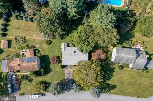 1883 Manchester Ln, Lancaster PA  17601-6210 exterior