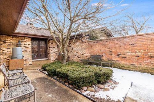 1240 Studio Ln, Bannockburn, IL 60015-1919