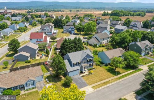 510 Crosswinds Dr, Charles Town WV  25414-3942 exterior