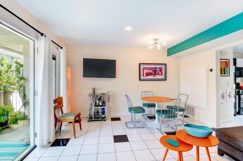 155 Hermosa Pl, Palm Springs, CA 92262-4327