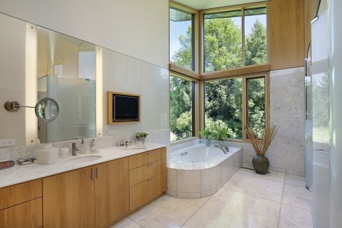 2500 Telegraph Rd, Bannockburn IL  60015-1540 exterior